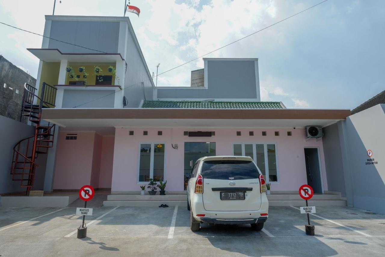 Reddoorz Near Rita Supermall Purwokerto 2 מראה חיצוני תמונה